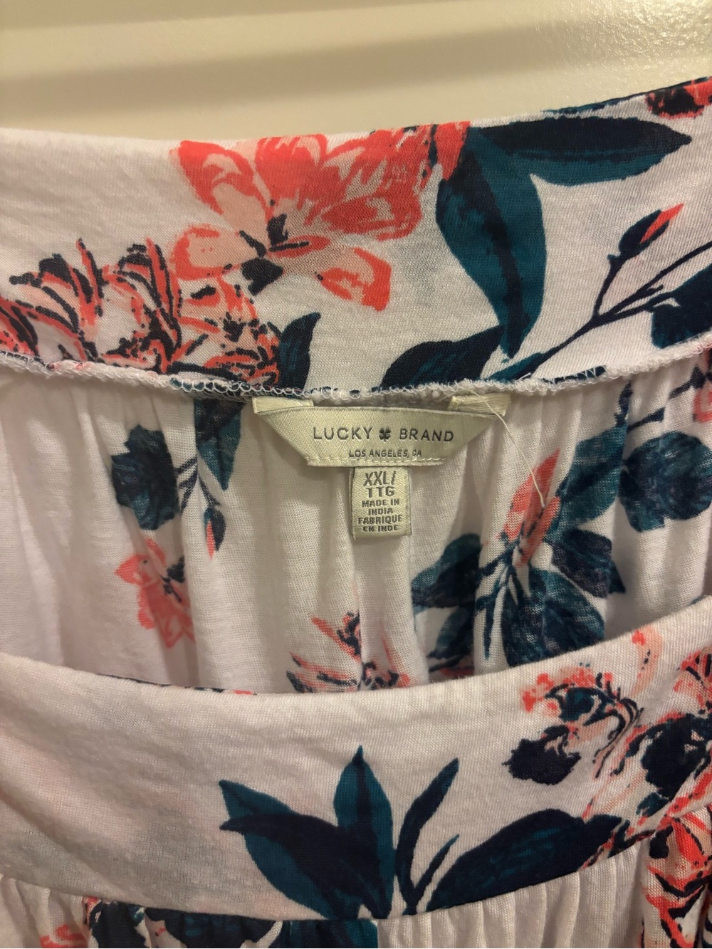 Women’s Lucky Brand, Los Angeles floral white top sz XXL